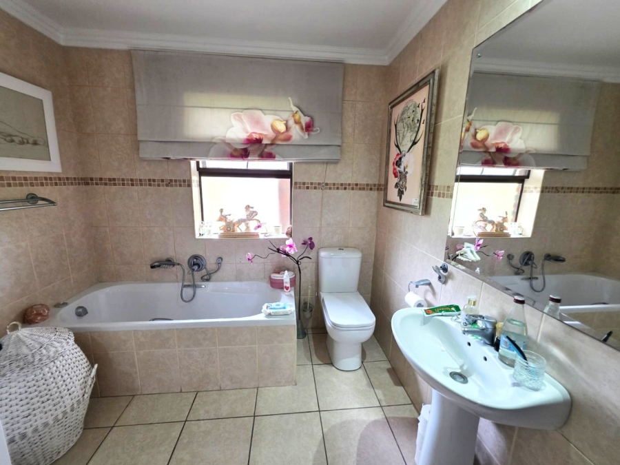 4 Bedroom Property for Sale in Groenvallei Western Cape